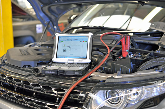 Land Rover Symptom Driven Diagnostic 2 (SDD2) bonnet up Land Rover Symptom Driven Diagnostic 2 (SDD2) bonnet up